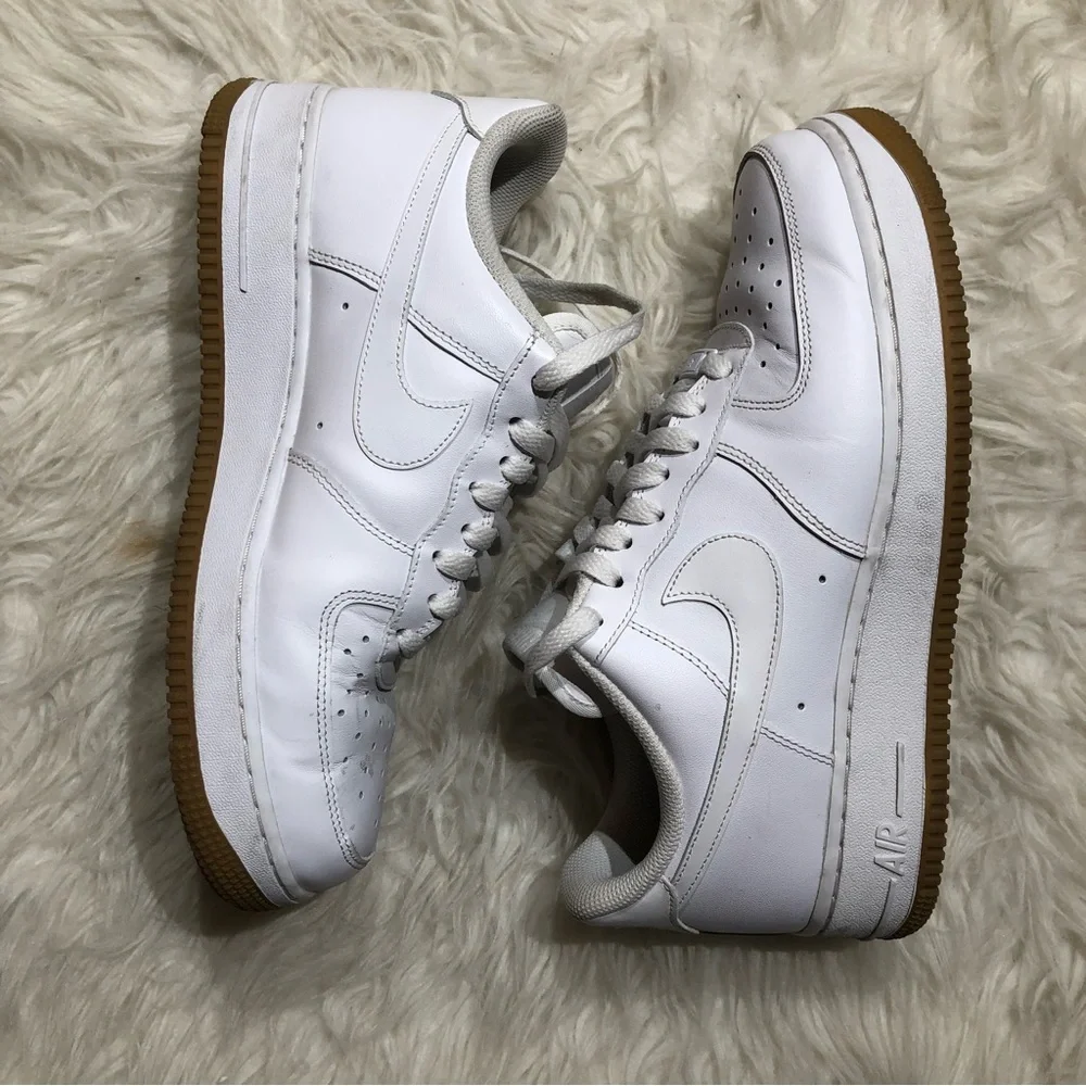 Nike Air Force 1 White AF1 gum bottom Size 9.5 Men’s sneakers skateboard casual